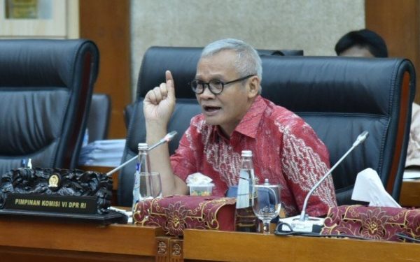 Aria Bima yang merupakan anggota DPR dari fraksi PDIP menjelaskan jika pembatalan Indonesia sebagai tuan rumah Piala Dunia U20 bukan karena penolakan dari dua kepala daerah tersebut.