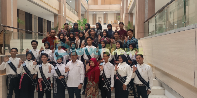 Duta Sekolah SMKN 3 Balikpapan Belajar Fungsi DPRD dan Politik